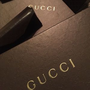 Meet your Posher, Ebony